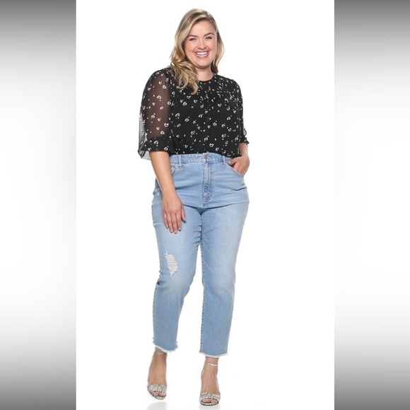 EVRI | Smocked Top - Picture 5 of 12